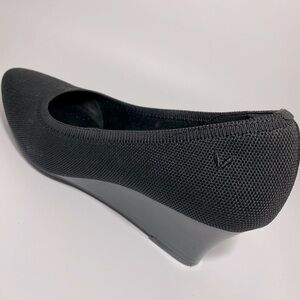 New Black Pointed-Toe Wedge